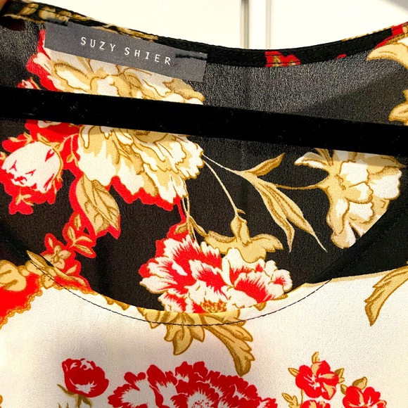 Floral print cool summer top. Suzy Shier size medium - Picture 2 of 2